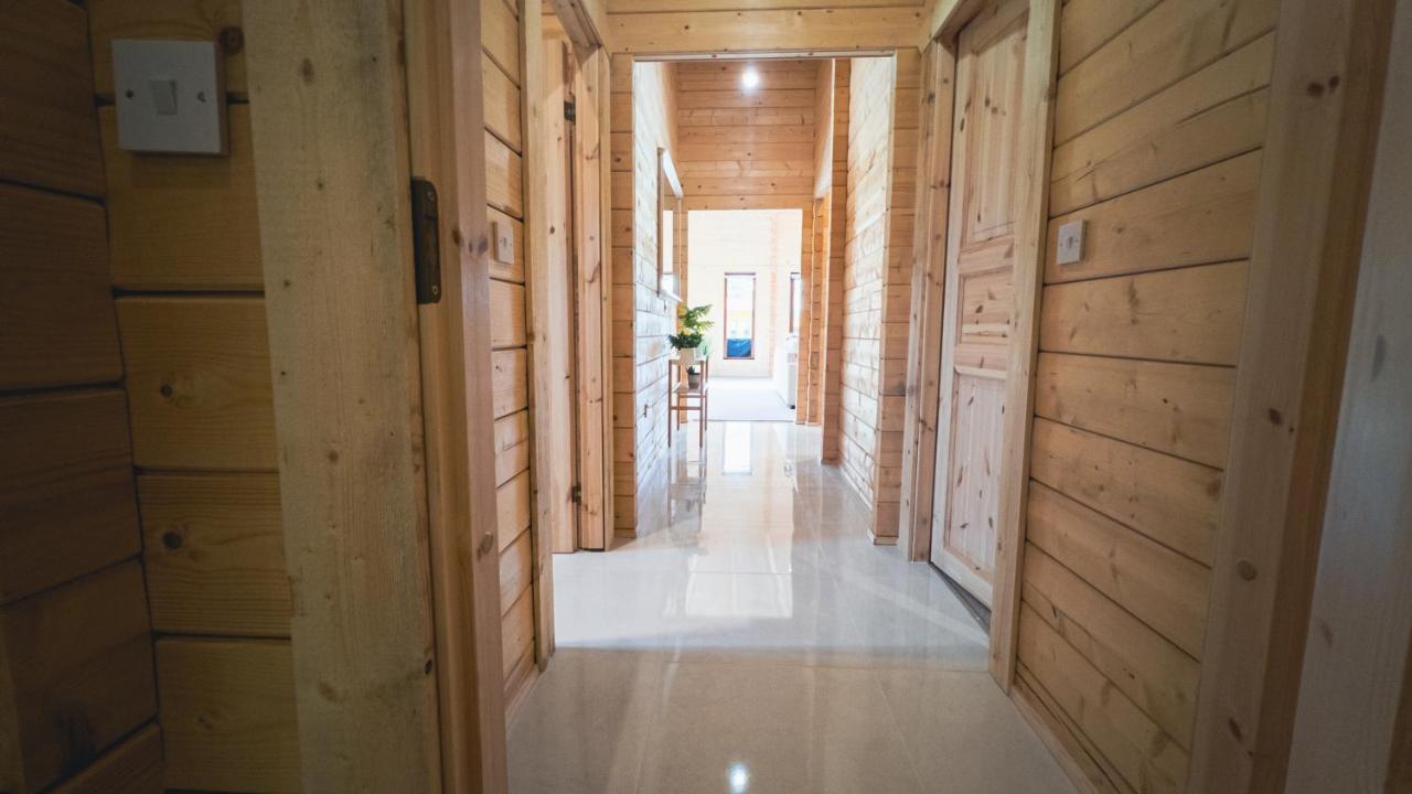 Sundance Lodge, Fantastic New Cabin With Hot Tub - Sleeps 6 - Largest In Felmoor Park Морпет Экстерьер фото
