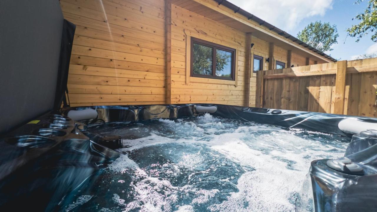 Sundance Lodge, Fantastic New Cabin With Hot Tub - Sleeps 6 - Largest In Felmoor Park Морпет Экстерьер фото