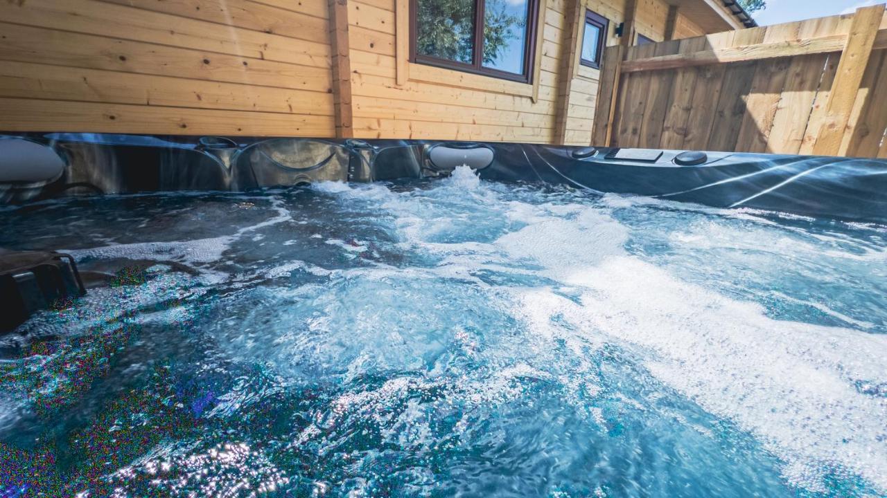 Sundance Lodge, Fantastic New Cabin With Hot Tub - Sleeps 6 - Largest In Felmoor Park Морпет Экстерьер фото