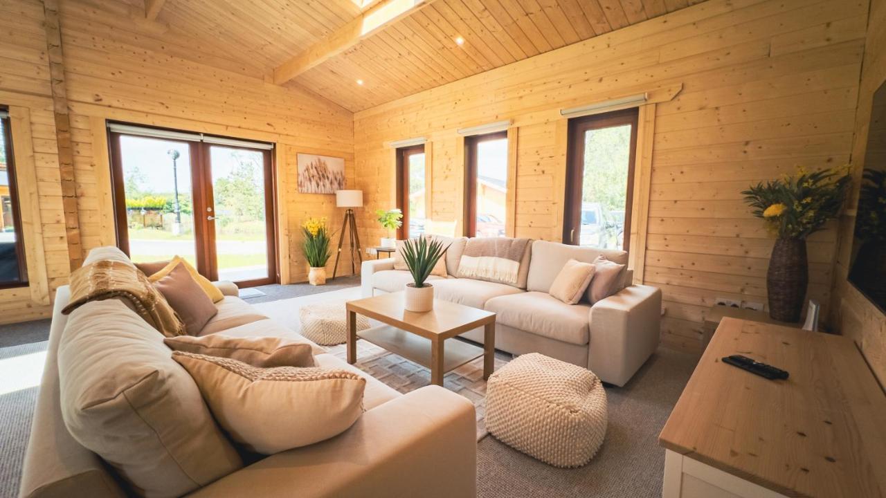 Sundance Lodge, Fantastic New Cabin With Hot Tub - Sleeps 6 - Largest In Felmoor Park Морпет Экстерьер фото