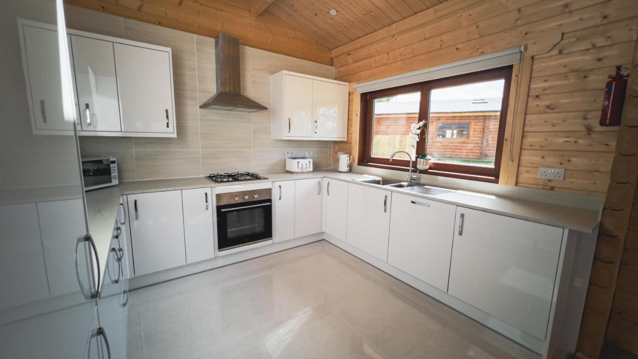 Sundance Lodge, Fantastic New Cabin With Hot Tub - Sleeps 6 - Largest In Felmoor Park Морпет Экстерьер фото